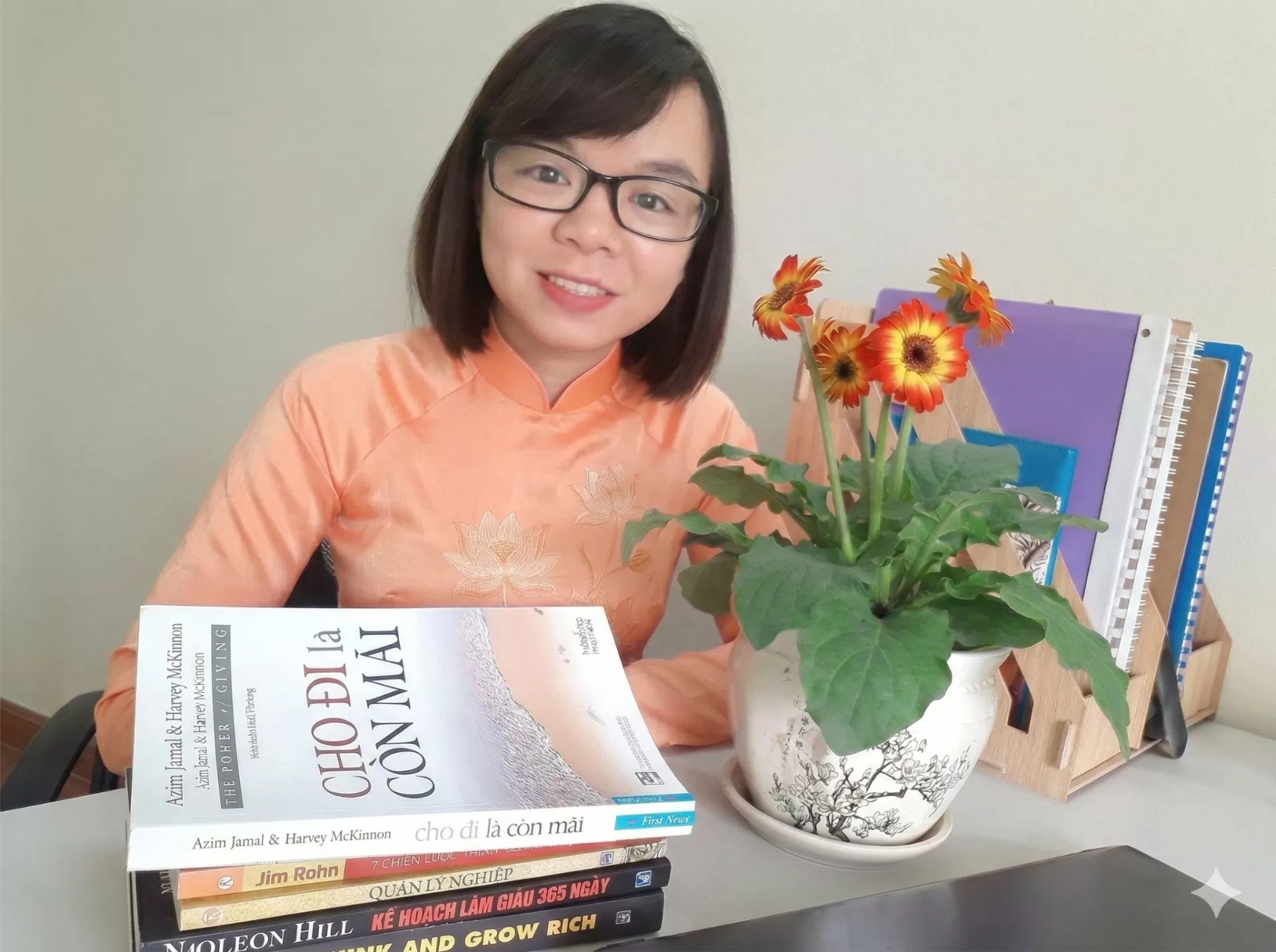 Ms. Huyền Phạm  - Phụ trách bài giảng Powerpoint